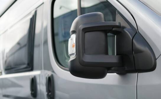 Dlaczego pozornie identyczne lusterka autobusowe nie są zamienne bez sprawdzenia mocowania