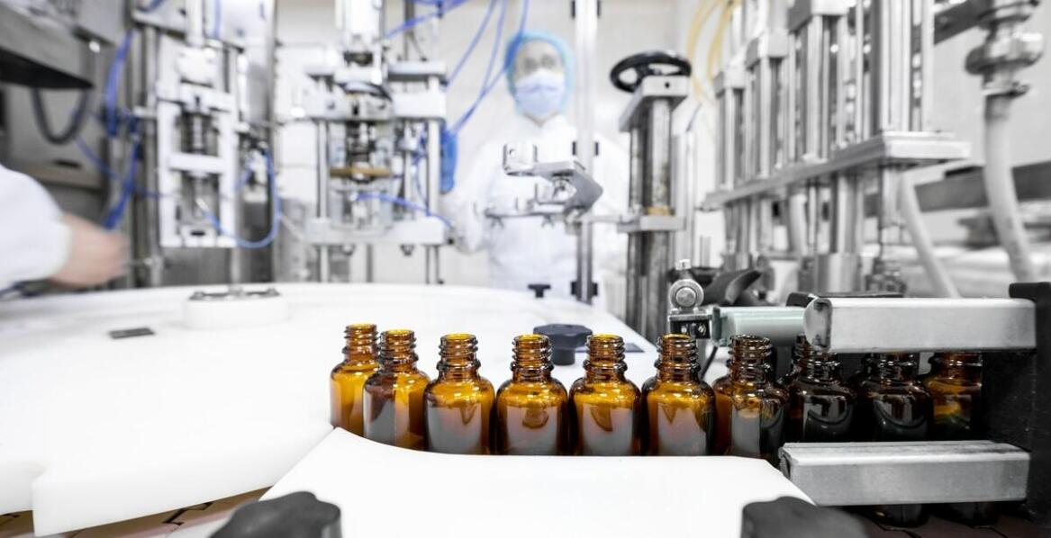 Jak DQ, IQ, OQ i PQ porządkują wdrożenie linii procesowej w farmacji