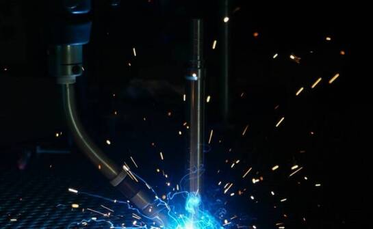 Jak spoiny wiązką lasera wpływają na precyzję i odkształcenia cienkościennych konstrukcji stalowych