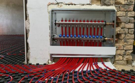 Co skraca instalację systemu rekuperacyjnego w domu jednorodzinnym i ogranicza prace instalacyjne