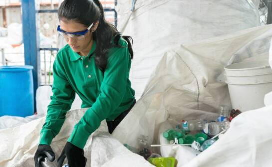 Jak przygotować firmowe odpady foliowe do odbioru, by nie blokowały recyklingu