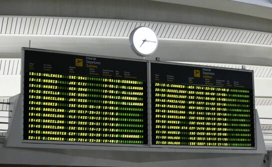 Sezonowe loty z Łodzi do tureckich kurortów: jak czytać rozkład i terminy