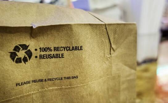 Tektura z recyklingu w opakowaniach dla produktów — co zmienia w ochronie i odbiorze