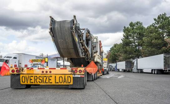 Jak masa, gabaryt i dokumenty zmieniają organizację transportu maszyny do Czech
