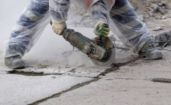 Kiedy klasa ochrony obuwia decyduje o bezpieczeństwie pracy w budownictwie i chemii