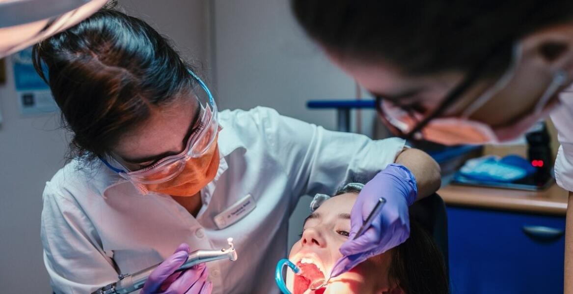 Kiedy narkoza w stomatologii jest uzasadniona u dzieci i dorosłych
