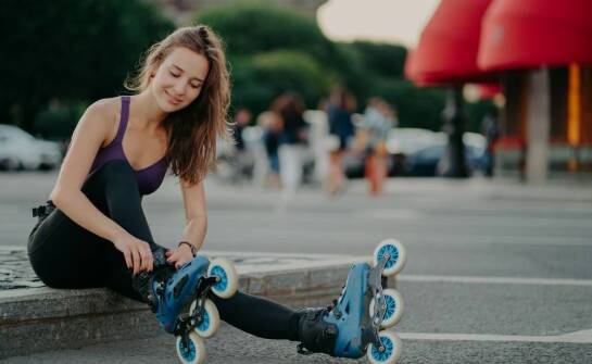 Rolki fitness i freeride w mieście — różnice, które warto ocenić przed zakupem