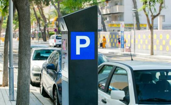 Komfort noclegu w centrum Gdańska: parking, cisza i rytm dnia różnych gości