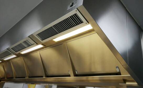 Dobór wentylatora do kuchni gastronomicznej: wydajność, opory instalacji i warunki pracy