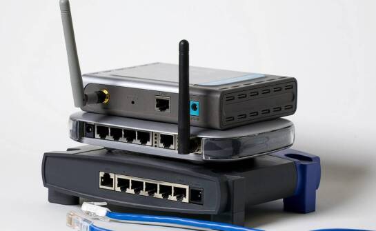Kiedy 48-portowy przełącznik Cisco ma sens w sieci biurowej z urządzeniami PoE