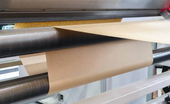 Dlaczego laminat termiczny nie trzyma się każdej okładki i jak ocenić ryzyko w produkcji