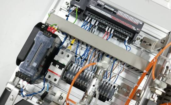 Projekt BMS w obiekcie komercyjnym zaczyna się od mapy integracji z HVAC i zasilaniem