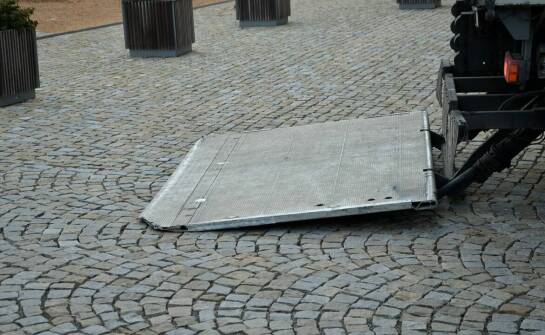 Nawierzchnia z kostki na parkingach ciężarowych — co decyduje o nośności i koleinowaniu