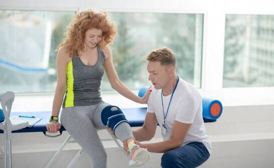 Jak przebiega rehabilitacja po urazie kolana i kręgosłupa od diagnozy do powrotu do ruchu