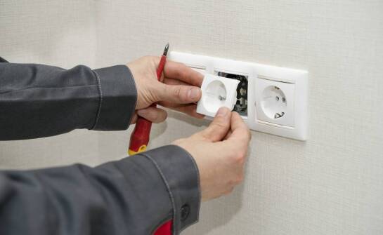 Co decyduje o prawidłowym montażu gniazd i łączników Legrand w modernizowanej instalacji