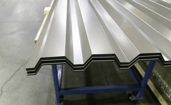 Aluminium przed powlekaniem — dlaczego warstwa tlenku decyduje o trwałości powłoki