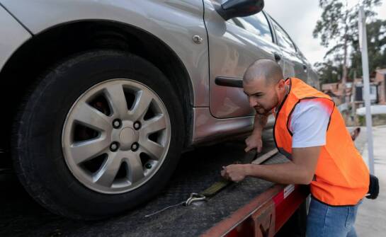 Awaria samochodu w okolicach Przytyka — jak zabezpieczyć auto i pasażerów do czasu pomocy