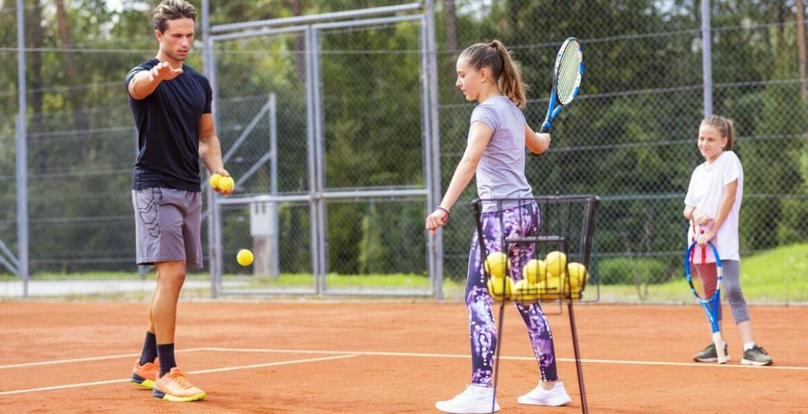 Jak ułożyć tydzień młodego tenisisty, by sport wspierał rozwój zamiast męczyć dziecko