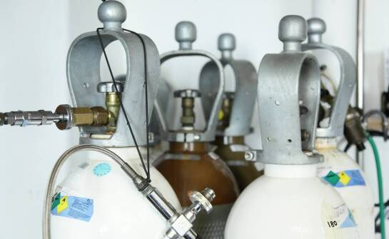 Dlaczego w dostawach gazów technicznych liczy się jakość, logistyka i legalizacja opakowań