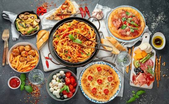 Jak czytać sekcję makaronów w toruńskim menu włoskim: kształt, sos i nadzienie