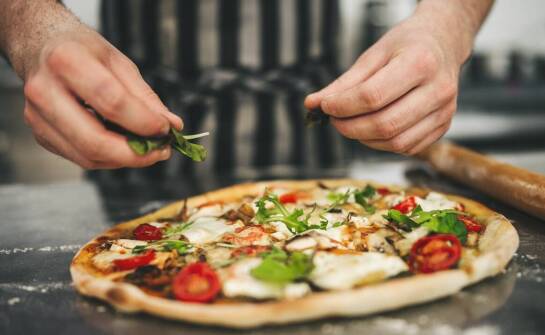 Po czym poznać pizzę przygotowaną ze świeżych składników zamiast półproduktów