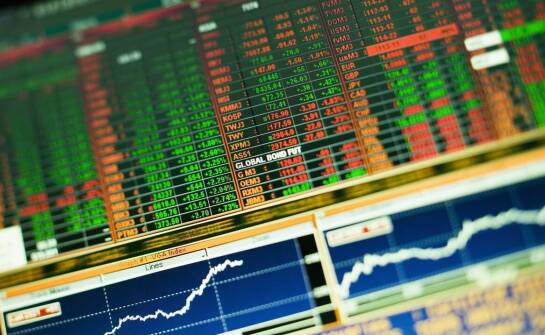 Tick volume, real volume i arkusz zleceń — co naprawdę nadaje się do orderflow w MQL5