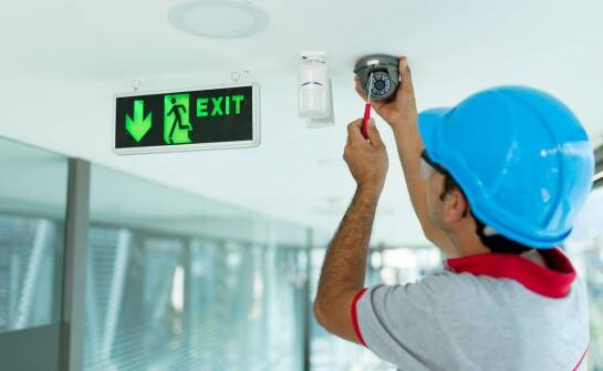 Instalacja monitoringu w starszym obiekcie komercyjnym — od audytu do testów odbiorczych