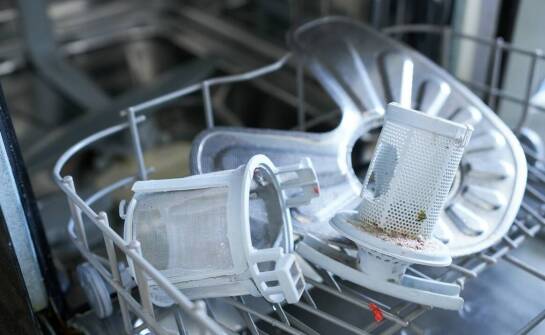 Oznaczenia PNC i E-nr w zmywarce Electrolux jako klucz do trafnego doboru części