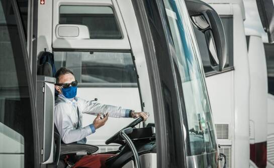 Jak sprawdzić bus z kierowcą przed wyjazdem grupowym: dokumenty, stan techniczny i wyposażenie