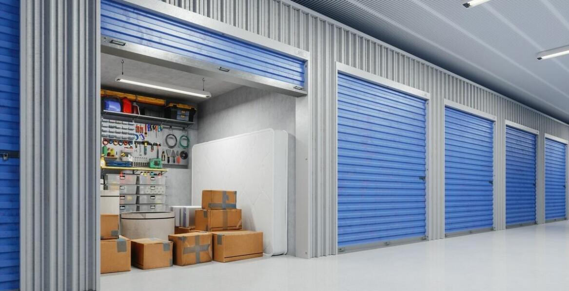 Self storage czy hala magazynowa — co realnie zmienia w dostępie, bezpieczeństwie i skali przechowywania