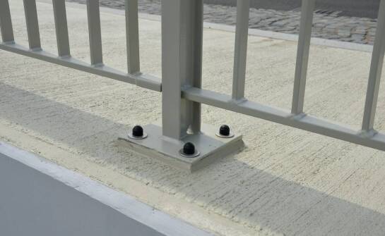 Jak dobrać powłokę proszkową do balustrad, wiat i ogrodzeń wystawionych na pogodę