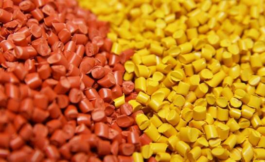 Granulat PVC pierwotny i z recyklingu — kiedy cena odpowiada wymaganiom produkcji profili i okładzin