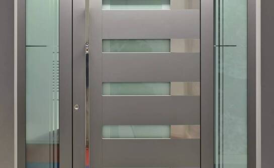 Od czego zależy izolacyjność i sztywność aluminiowych drzwi wejściowych w domu i mieszkaniu