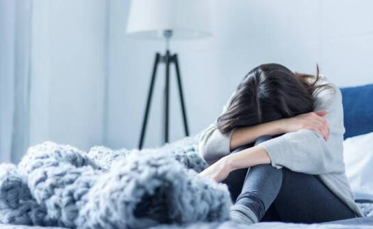 Jak wyglądają objawy reakcji depresyjnej po stresie u nastolatków i dorosłych