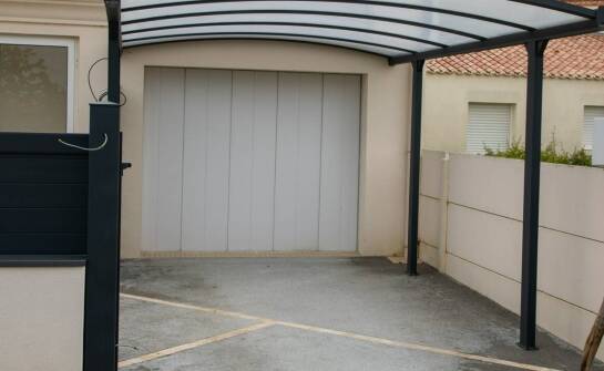 Jak ocenić, czy metalowy carport pasuje do działki i klimatu domu w Niemczech