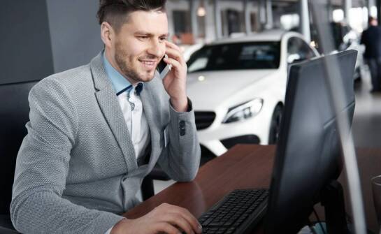 Jak telefon, e-mail i AI zmieniają zewnętrzną obsługę kontaktu w kampaniach sprzedażowych B2B