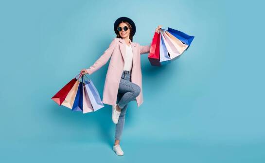 Jak z tanich ubrań online stworzyć codzienne i eleganckie stylizacje bez przypadkowego efektu