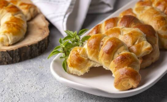 Brioche w gastronomii premium: kiedy maślane bułki wspierają serwis, a kiedy tracą jakość