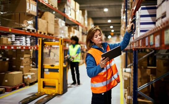 Jak polska lokalizacja JD Edwards zmienia codzienną pracę firm produkcyjnych i logistycznych