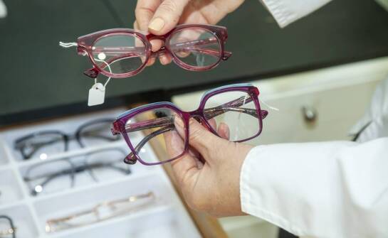Okulary Gucci w salonie optycznym — jak sprawdzić oryginalność i dopasować model