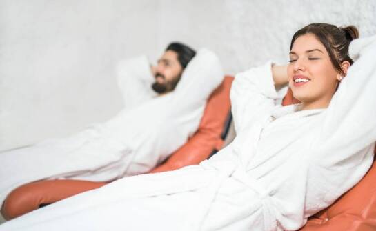 Pakiet dla dwojga w hotelu: które elementy są standardem, a które tylko dodatkiem
