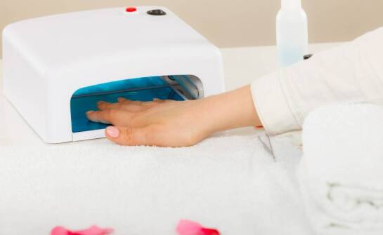 Kabina stojąca a model leżący — jak układ lamp wpływa na równomierność opalania