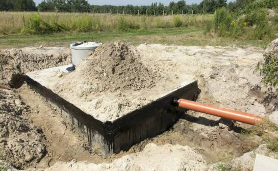 Dlaczego gliniaste grunty na Śląsku wymagają innego podejścia do podmurówki ogrodzenia
