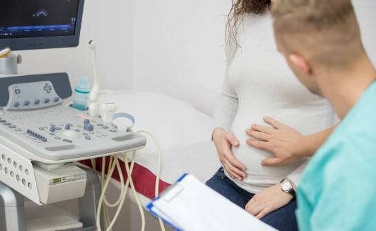 Ciąża fizjologiczna i patologiczna — co naprawdę zmienia się w planie opieki położniczej
