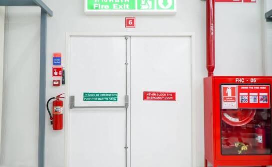 Jak rozumieć klasy EI i budowę drzwi przeciwpożarowych z linii Uniform