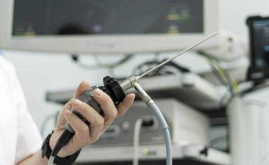 Jak pokazać giętki ureterorenoskop, by zdjęcia ujawniały kluczowe cechy konstrukcji