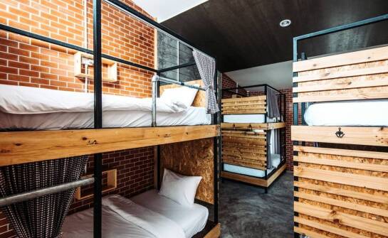 Kiedy nocleg w hostelu na Pradze-Południe naprawdę obniża koszt pobytu w Warszawie