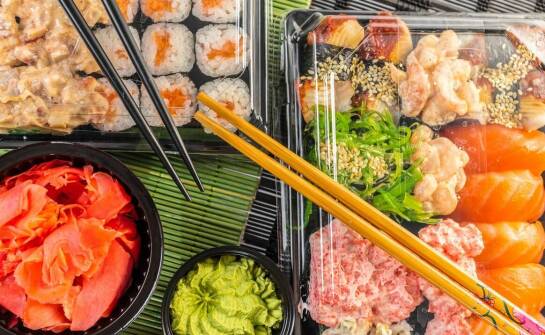 Jak ocenić menu sushi, gdy zamawiasz z dostawą z okolic Warszawy