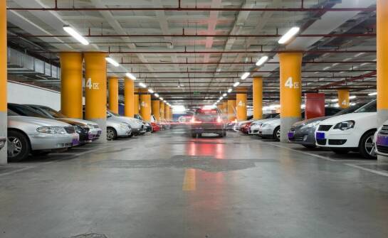 Kiedy monitorowany parking podziemny w centrum Kielc naprawdę ułatwia pobyt grupom przyjeżdżającym samochodem