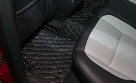 Jak dopasować pikowane dywaniki do kabiny Mercedes Actros MP4, gdy liczy się układ podłogi i foteli